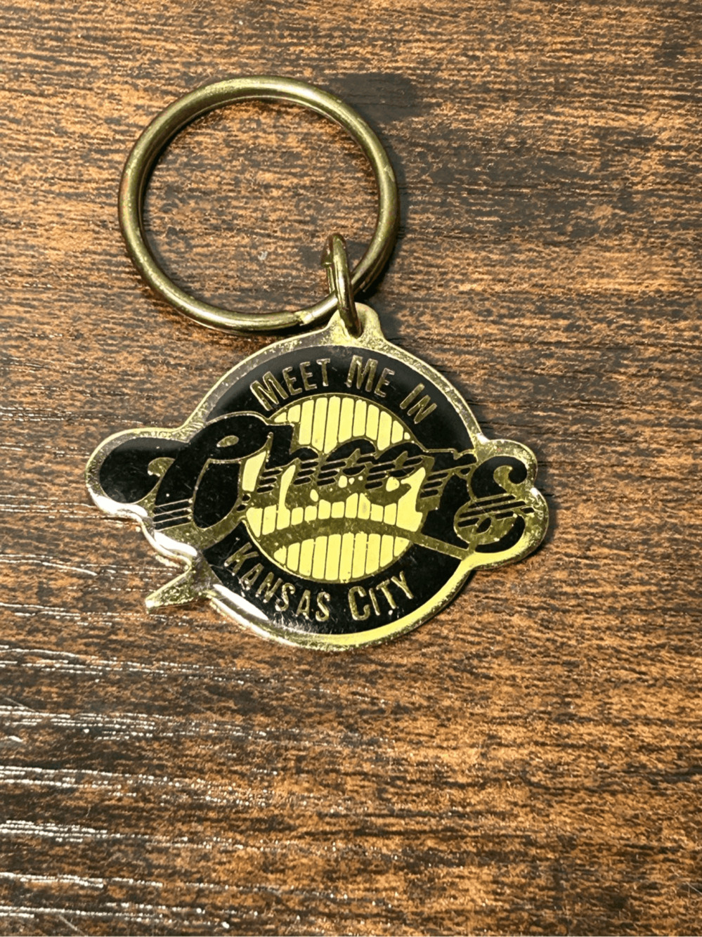 Vintage Cheers Bar “Meet Me in Kansas City” Black Metal Keychain